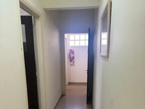 Oficina 5 ambientes con 1 baño