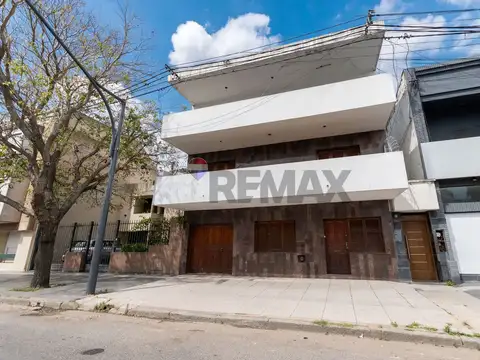 Casa en Boulevard de 2 pisos - 4 dormis y cochera