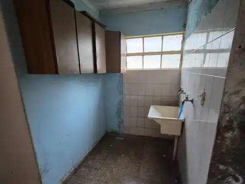 Casa 6 ambientes con 2 baños