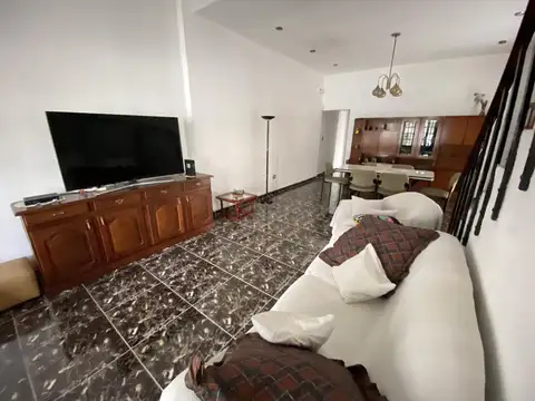Casa 5 ambientes con 3 baños