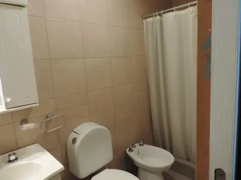 VENTA CASA A REFACCIONAR.TERRAZA, JARDIN Y FONDO. AGRONOMIA