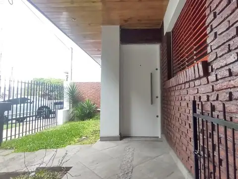 Casa en Venta 3 Ambientes Garaje Fondo Quincho Morón