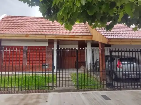 Casa en Venta 3 Ambientes Garaje Fondo Quincho Morón