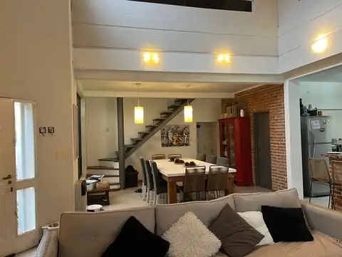 Casa 5 ambientes con 1 baño