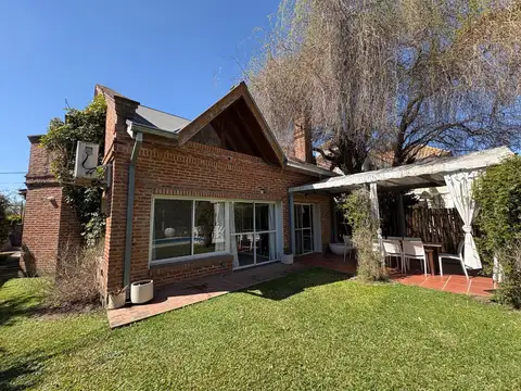 Lindísima Casa en Nautico Escobar 190m2 cub sobre 525m2 lote con pileta