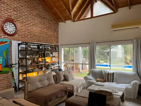 Casa 5 ambientes con 1 baño