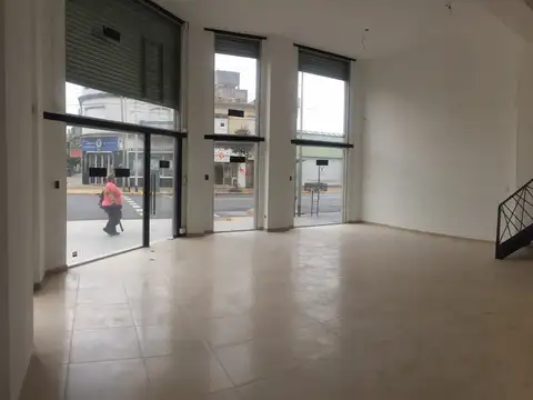 IMPORTANTE LOCAL COMERCIAL A ESTRENAR