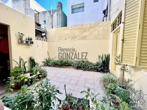 VENTA CASA 5 AMBIENTES EN LINIERS CON PATIO 8.67 x 10.84