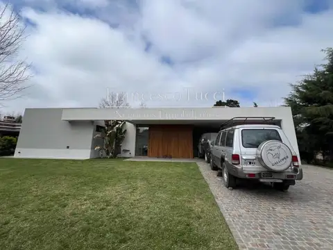 Casa en venta 4 ambientes Santa Ana