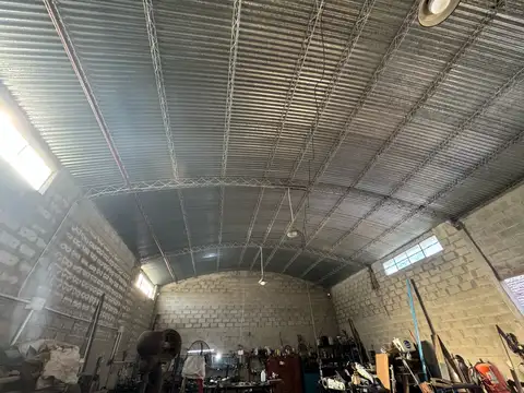 Galpon en Venta 40  mts Fondo