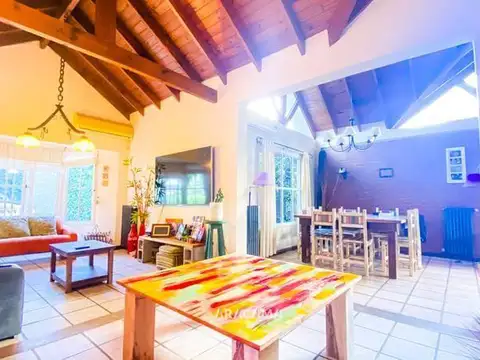Casa 6 ambientes con 4 baños