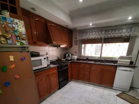 ESPECTACULAR Y UNICO CHALET EN ZONA RESIDENCIAL , DET DE  CATEGORIA  5 dormitorios