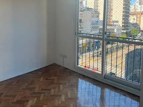 Departamento de 3 ambientes con balcón vista abierta  
