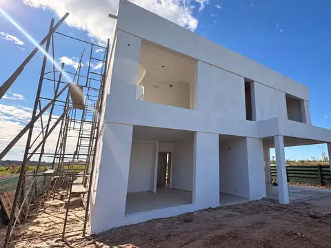 Venta | Casa al agua a estrenar | 5 dormitorios | Riberas | Puertos