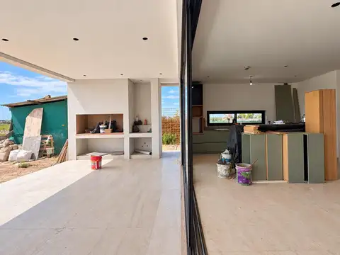 Casa 6 ambientes con 4 baños