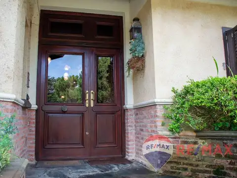 Casa 7 ambientes con 5 baños