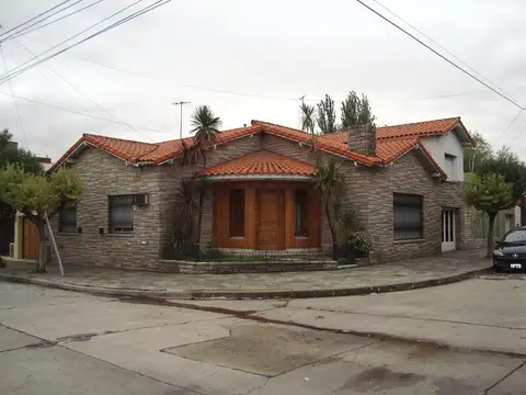 Casa  4 ambientes en venta en Quilmes Oeste