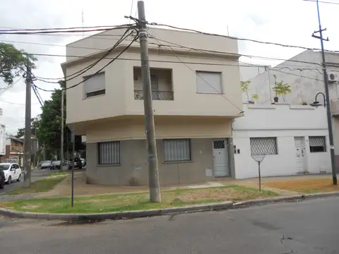 Solido ph planta alta de tres ambientes con amplia terraza