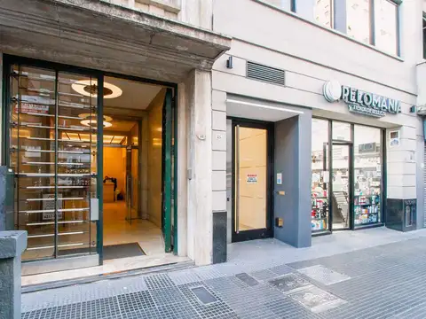 Oficina 8 ambientes con 2 baños