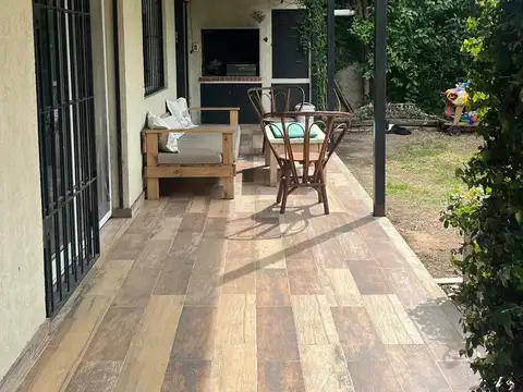 Casa 5 ambientes con 2 baños