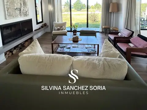 Casa 5 ambientes con 4 baños