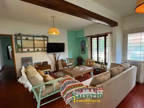 CHALET DE 5 AMBIENTES LINDERO AL BOSQUE PERALTA RAMOS CON GRAN LOTE PROPIO EXCELENTE ESTADO!