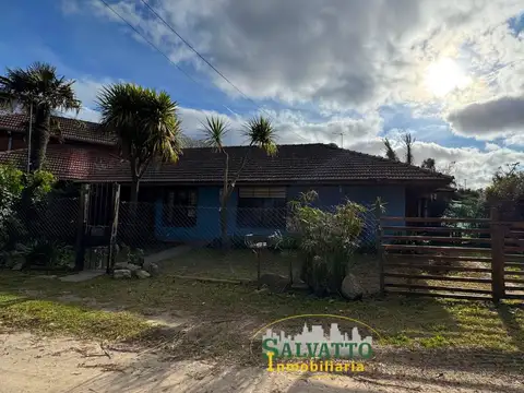 CHALET DE 5 AMBIENTES LINDERO AL BOSQUE PERALTA RAMOS CON GRAN LOTE PROPIO EXCELENTE ESTADO!