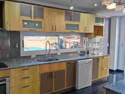 Casa 5 ambientes con 3 baños