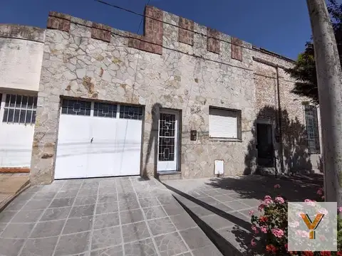 Casa en venta - 2 Dormitorios 1 Baño - Cochera - 360Mts2 - San Carlos de Bolívar