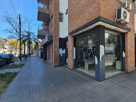 Local en Villa Ballester en esquina alto tránsito.