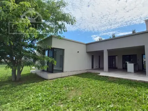 Casa en  El Naudir a laguna una planta 3 dormitorios más escritorio o 4to dormitorio