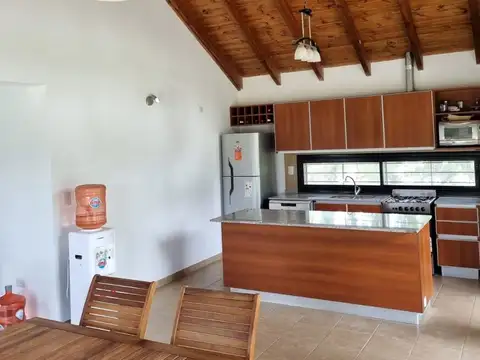 Casa 5 ambientes con 2 baños