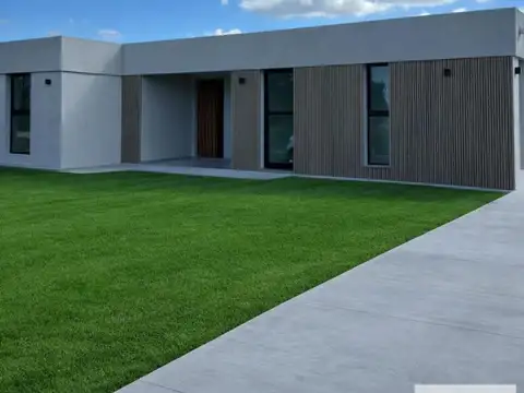 Casa 5 ambientes con 2 baños