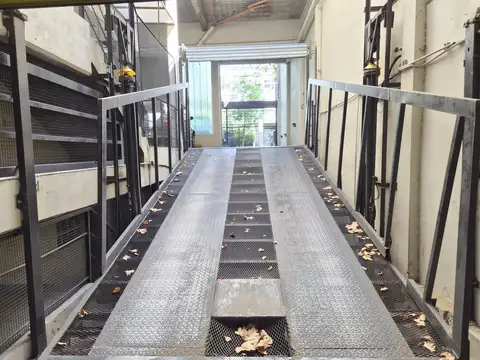 Venta Cochera Cubierta en Florida. Amplia y de fácil Acceso