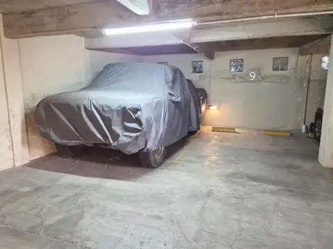 Venta Cochera Cubierta en Florida. Amplia y de fácil Acceso