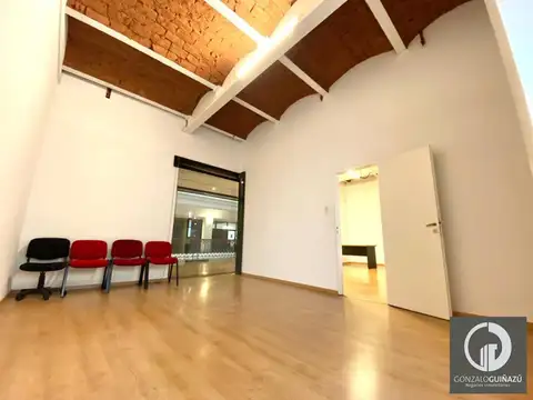 Oficina en alquiler y venta con 2 cocheras Centro