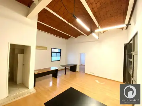 Oficina en alquiler y venta con 2 cocheras Centro