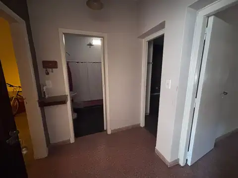 Amplio PH al frente de dos ambientes