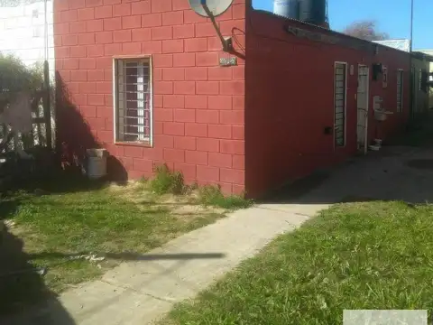 Casa en venta - 2 Dormitorios 1 Baño - 411mts2 - Presidente Perón