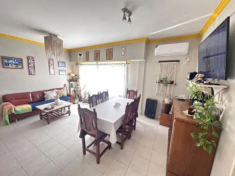 4 ambientes con balcon corrido y patio en duplex