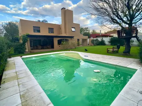 Venta Casa 4 Dorm. Pileta - Valle Escondido Apto Credito