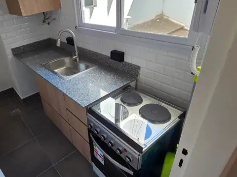 DEPTO RECICLADO: 2 AMB CON BALCON FRANCES  CERCA DE LA ESTACION DE VILLA LURO