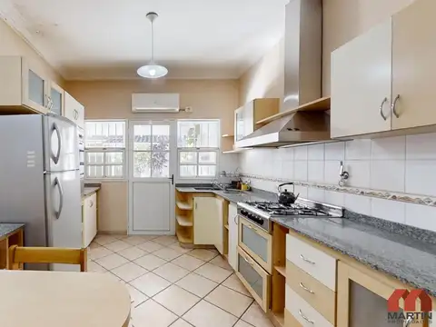 Casa 5 ambientes con 2 baños