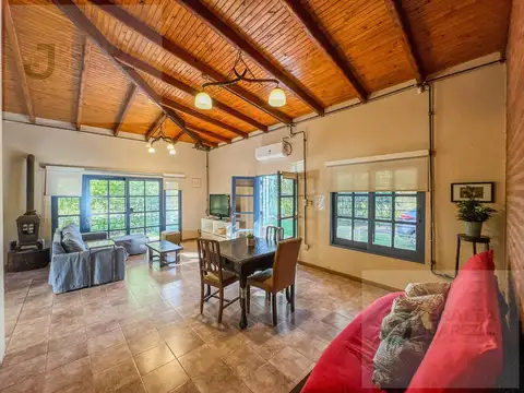Casa en Alquiler con 4 cocheras
