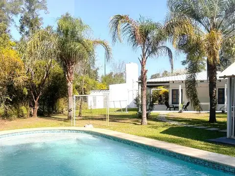 Casa en Alquiler con 4 cocheras
