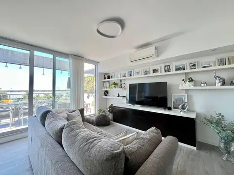 VENTA: Casa de dos dormitorios, cochera y vista al río en Condominio, Alberdi