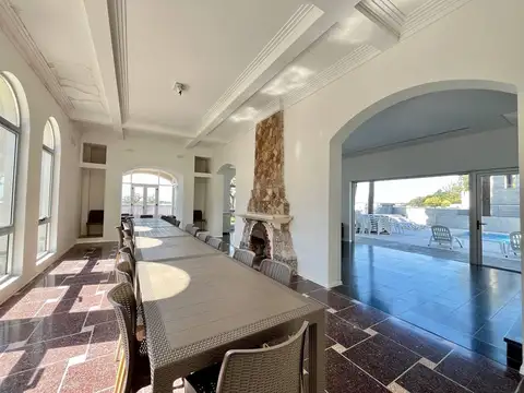 Casa en Alquiler con 1 cochera