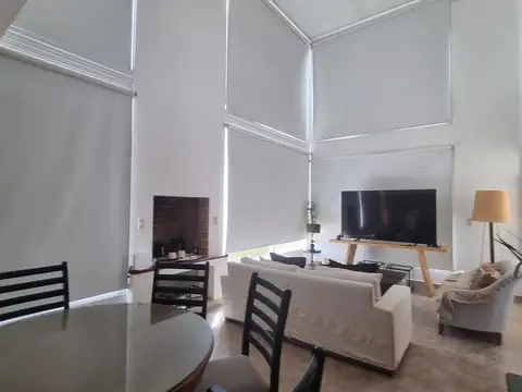 Casa 7 ambientes con 3 baños