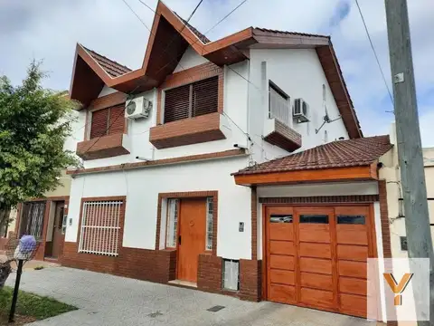 Casa venta - 4 dormitorios 3 baños - 300mts2 totales - General San Martin