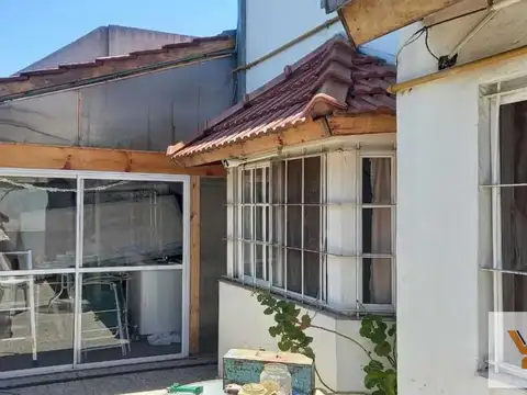 Casa 8 ambientes con 3 baños